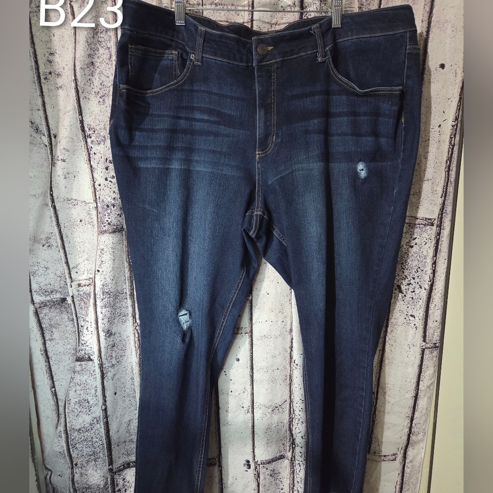 Time and Tru Men's Dark Blue Jeans